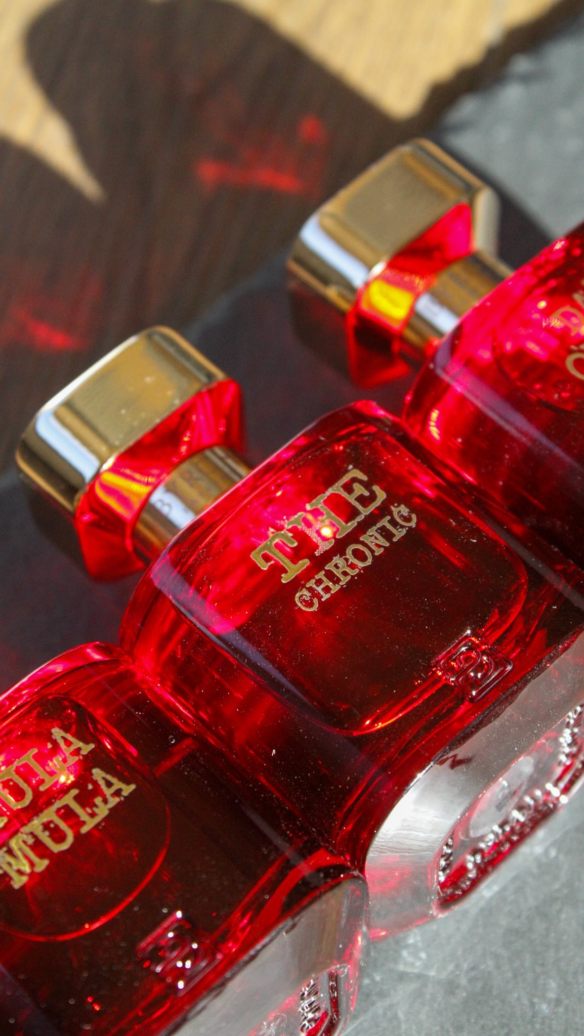 Rafinuota, prabangu ir pavojingai saldu. 
Atrask savo raudonąjį favoritą iš @byron_parfums 

The Chronic Rouge Extrême. 
Plakta grietinėlė ir nuodėmingas cinamonas.

Dai Quiri.
Kristalizuotas cukrus ir tropinė aistra.

Mula Mula Extreme Red. 
Medus, karamelė ir uždraustas geismas.

#byronparfums #nisineparfumerija #luxuryperfume #valentines #scentoftheday❤️❤️❤️