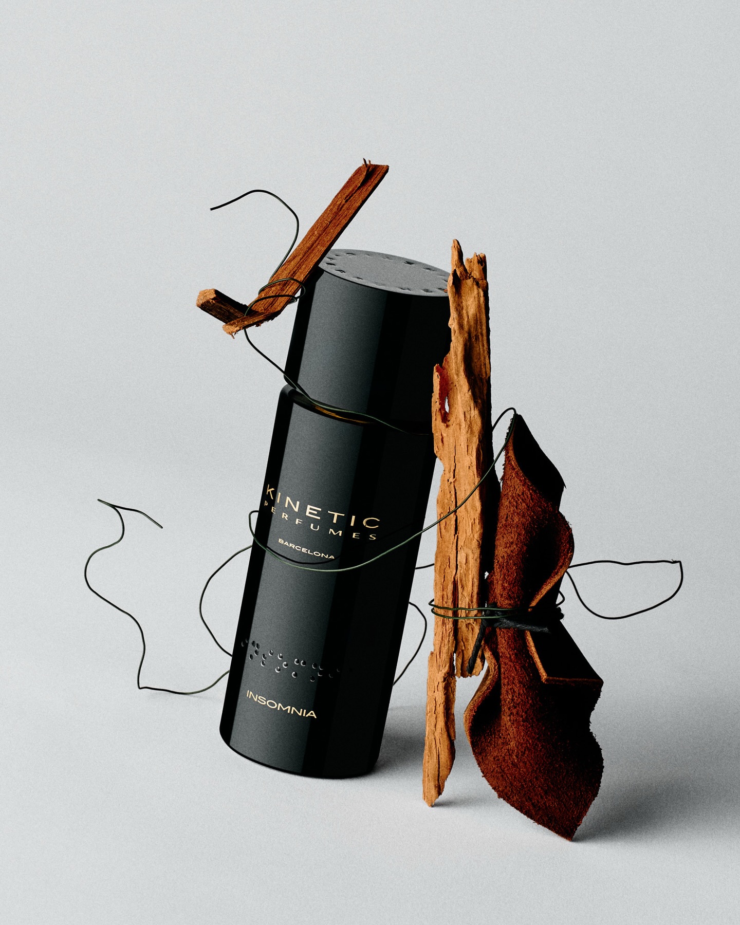 Naktis, muzika kažkur fone ir kvapas, kuris neleidžia užmigti… 

Šį prekės ženklą pasirinkau parodoje įkvėpusi būtent šių jų kvepalų ekstrakto - INSOMNIA iš Kinetic Perfumes - jis nuginklavo. 😮‍💨 
Ir tiesą sakant, pavadinimas nemeluoja. 

Tai nėra tie eiliniai skanūs kvepalai!
Čia rimtesnis reikalas: tamsi oda, tabakas, bet tuo pačiu – nerealus gaivumas, lyg stovėtum prie vandenyno naktį 🌊

Jei mėgstate kvapus, kurie turi charakterį ir priverčia žmones atsisukti paklausti kuo čia kvepi? – šitas bus tas. 🖤

#kineticperfumes #insomnia #nicheperfume #kvepalai unisex