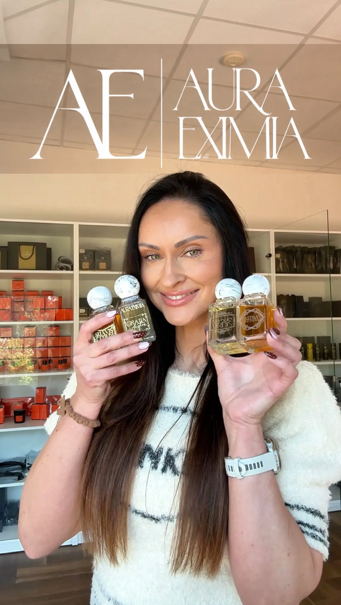 NICHELL lentynose – naujas vardas, kurį nekantraujame jums pristatyti!
AURA EXIMIA – prekės ženklas, kuriantis tik Extrait de Parfum koncentracijos aromatus ir tikintis, kad tikras kvapas nekalba garsiai. Jis palieka įspūdį tyliai.
Šio prekės ženklo filosofija gimė iš paprastos, bet įsimintinos akimirkos – kai kvapas tapo ne dėmesio centru, o natūralia žmogaus dalimi.
Būtent todėl AURA EXIMIA kuria aromatus, kurie ne keičia, o atskleidžia tai, kas jau slypi jumyse.
Už kiekvieno aromato slypi dėmesys detalėms, išskirtinė kokybė ir siekis kurti ne tendencijas, o ilgalaikį buvimo pojūtį.
AURA EXIMIA jau mūsų butike Kaune!
Kviečiame atvykti susipažinti gyvai, o internetinėje parduotuvėje kvapai pasirodys jau visai netrukus ✨
#auraeximia #nicheperfume #nisiniaikvepalai #naujiena #naujasprekeszenklas